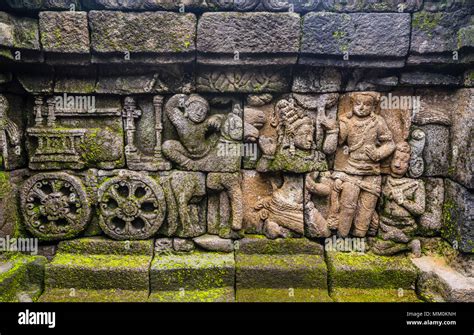 O Incêndio do Templo de Borobudur no Século IV: Uma Explosão Divina em Meio à Floresta Javanesa?