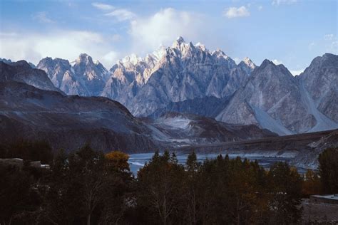 A Rebelião dos Ismailis no Vale de Hunza; Uma História de Dissidência Religiosa e Resistência contra os Governantes Ghaznavidas